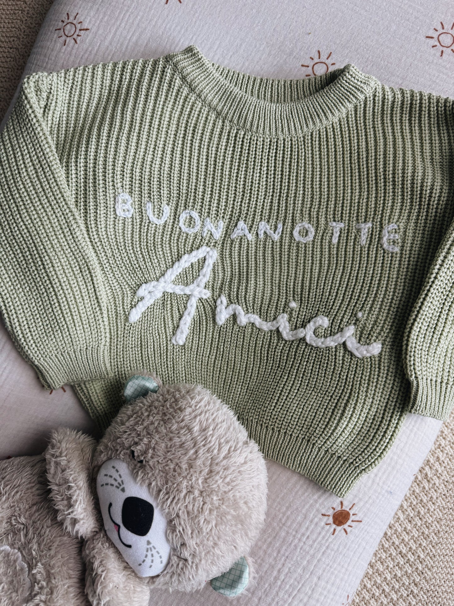 Individuell bestickter Pullover - Deine persönliche Anfertigung