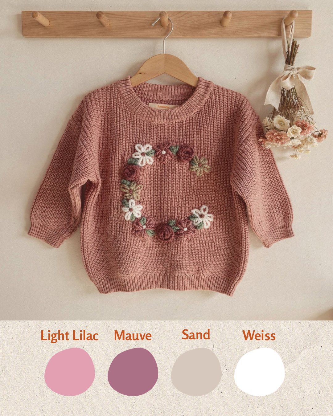 Personalisierter handbestickter Kinderpullover mit Initiale aus Blumen
