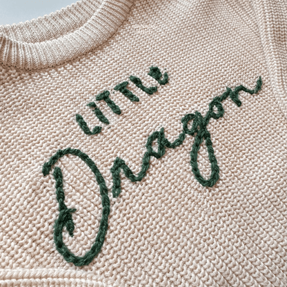 Personalisierter handbestickter Pullover mit dem chinesischen Tierkreiszeichen "Little Dragon"